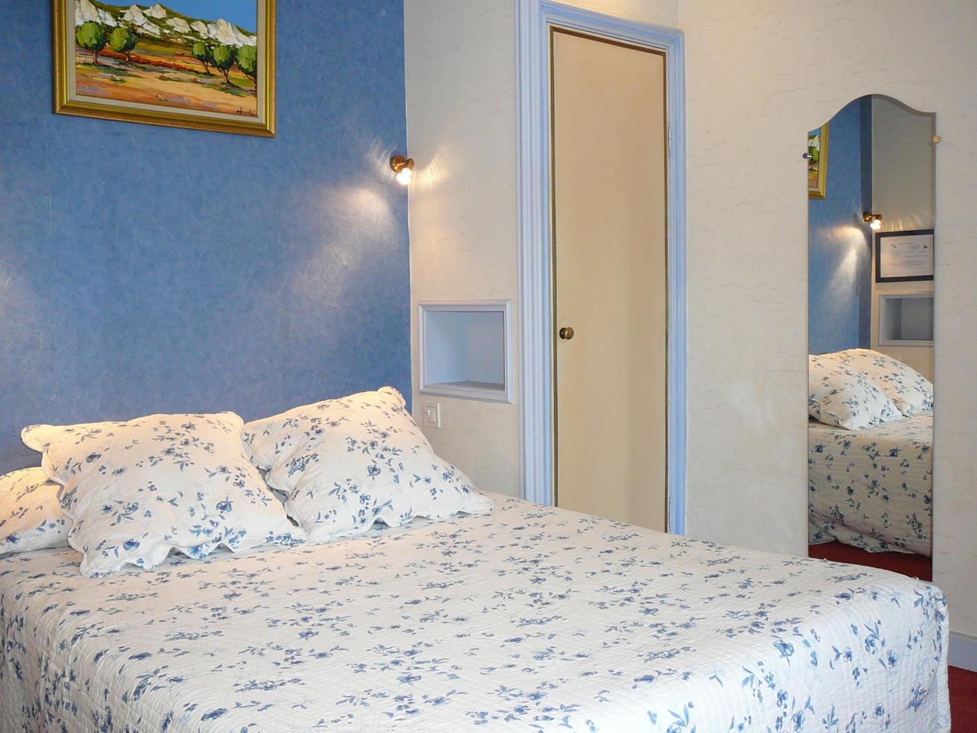 Hotel Du Fiacre Carpentras Δωμάτιο φωτογραφία