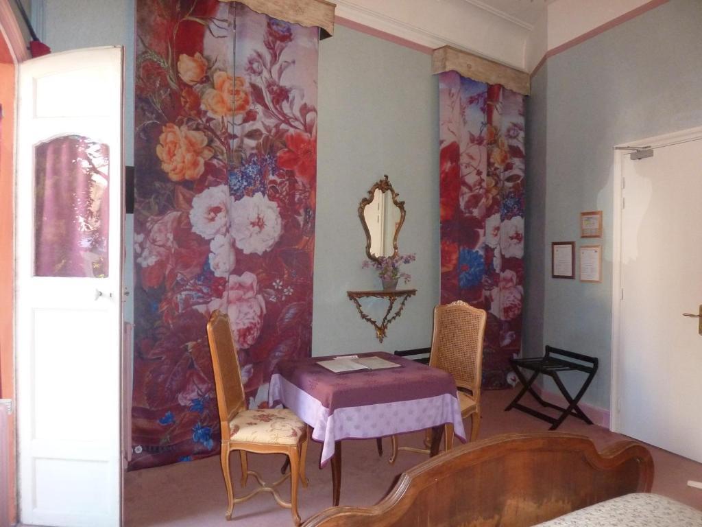 Hotel Du Fiacre Carpentras Δωμάτιο φωτογραφία